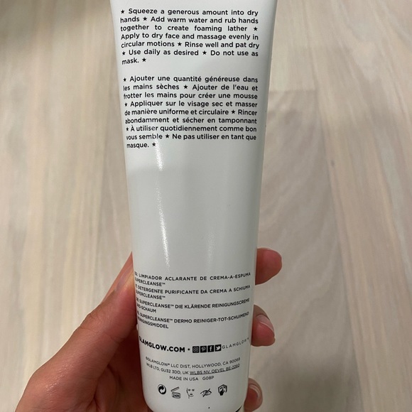 Glam glow cleanser - Picture 3 of 4
